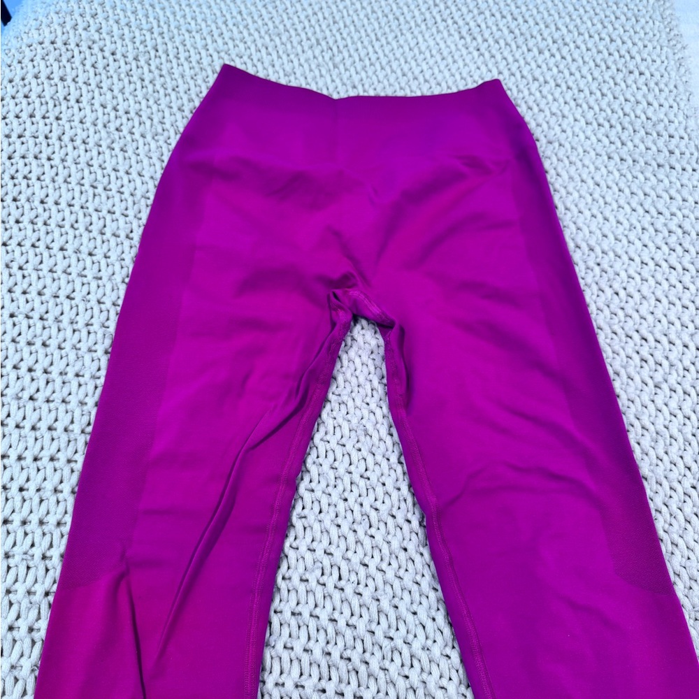Alphalete hot Pink Leggings - Picture 2 of 3